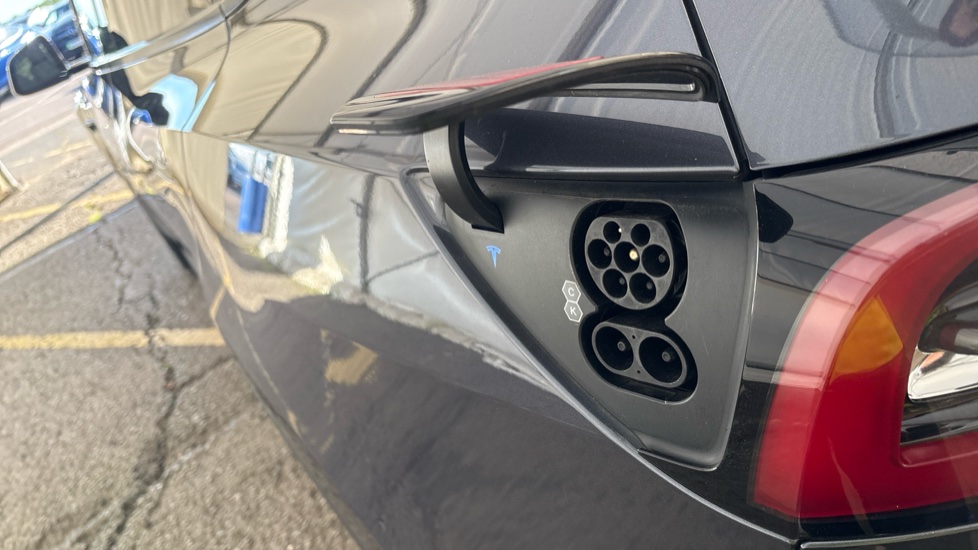 TESLA MODEL Y Image 21