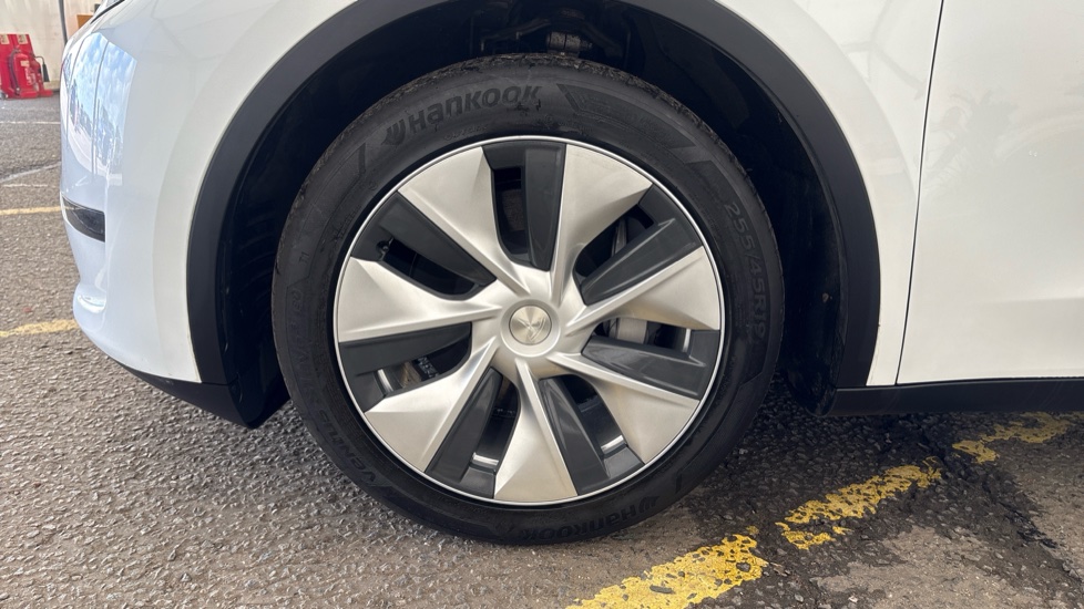 TESLA MODEL Y Image 17