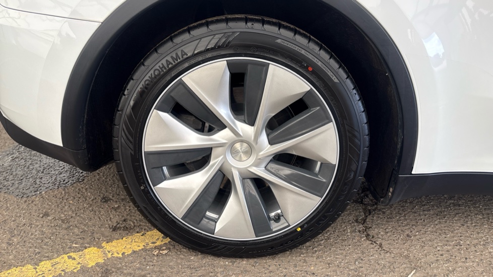 TESLA MODEL Y Image 19