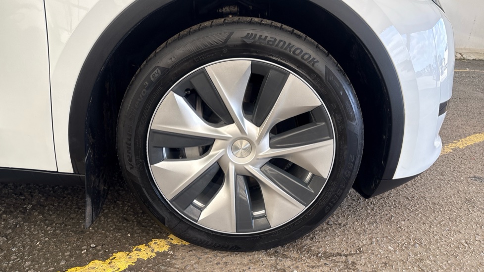 TESLA MODEL Y Image 20