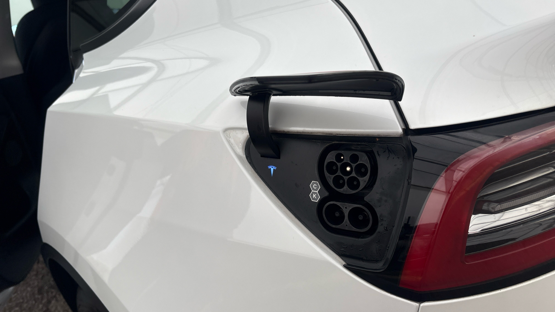 TESLA MODEL Y MODEL Y HATCHBACK RWD 5dr Auto