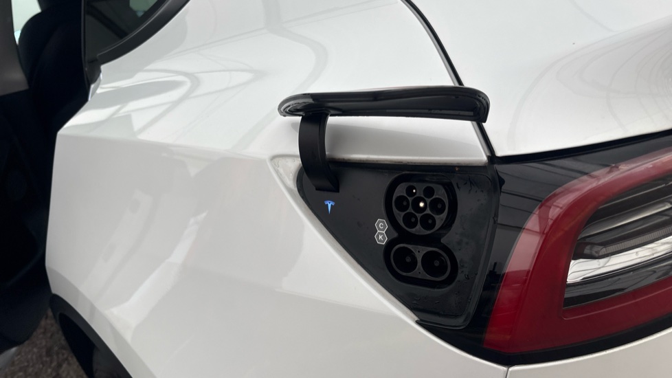 TESLA MODEL Y Image 21