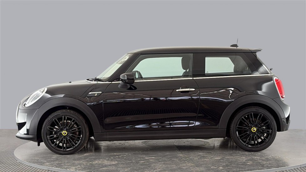 MINI HATCHBACK Image 2