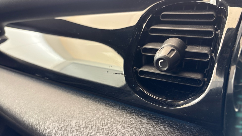 MINI HATCHBACK Scratches