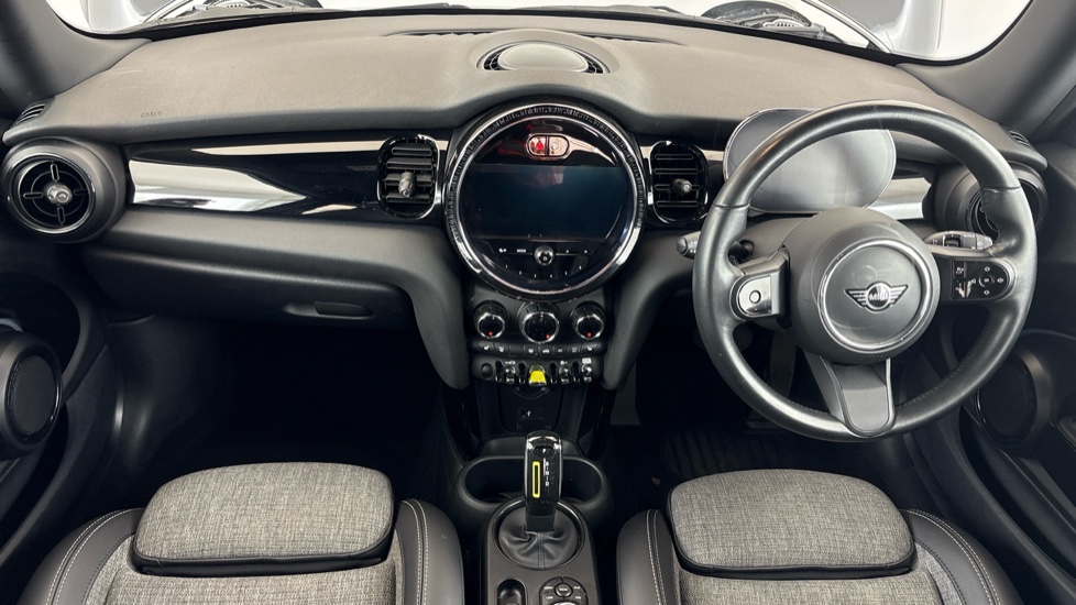MINI HATCHBACK Image 11