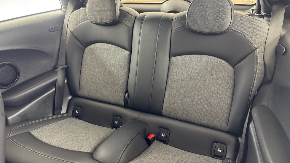 MINI HATCHBACK Image 14