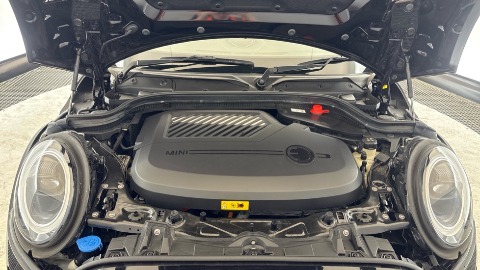 MINI HATCHBACK Image 16