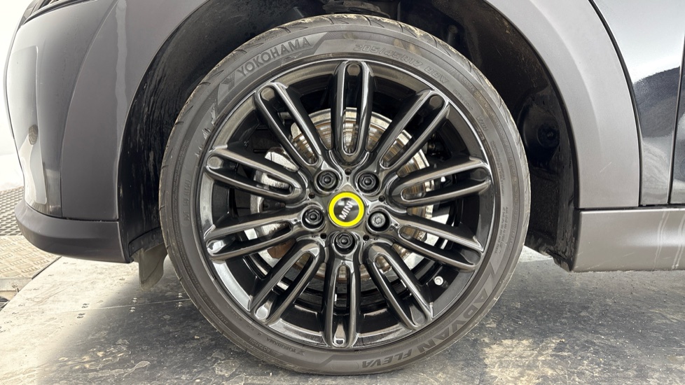 MINI HATCHBACK Image 17