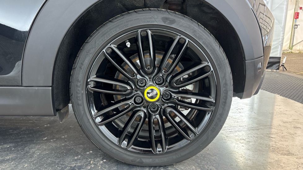MINI HATCHBACK Image 18