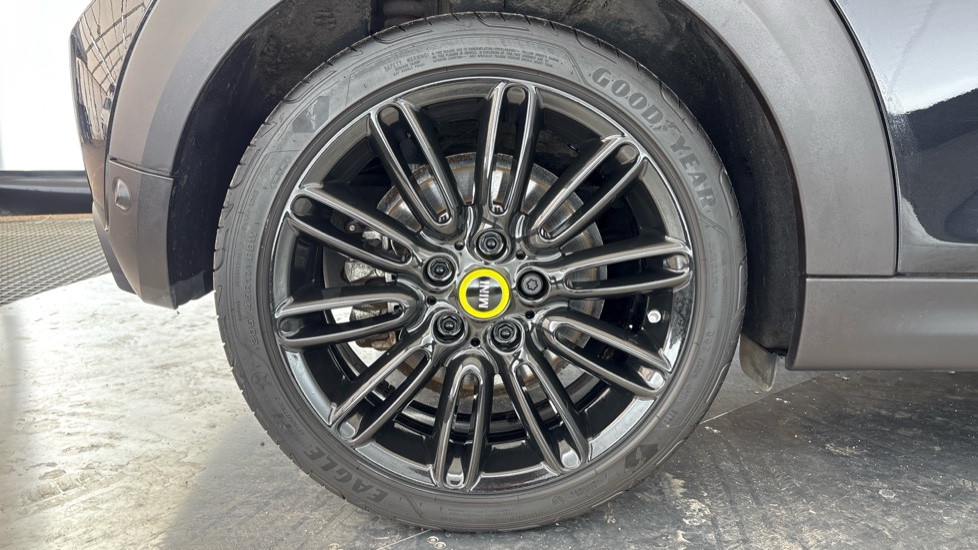 MINI HATCHBACK Image 19