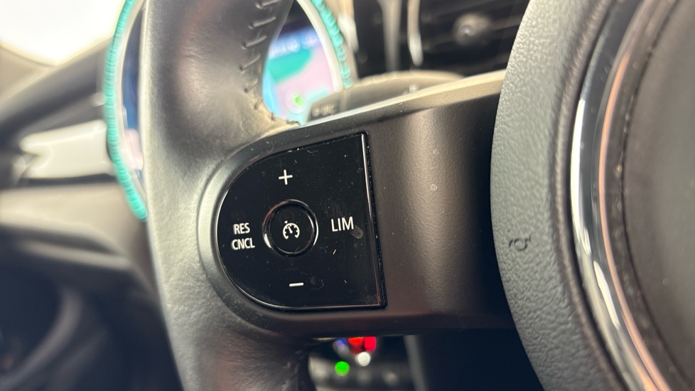 MINI HATCHBACK Cruise control