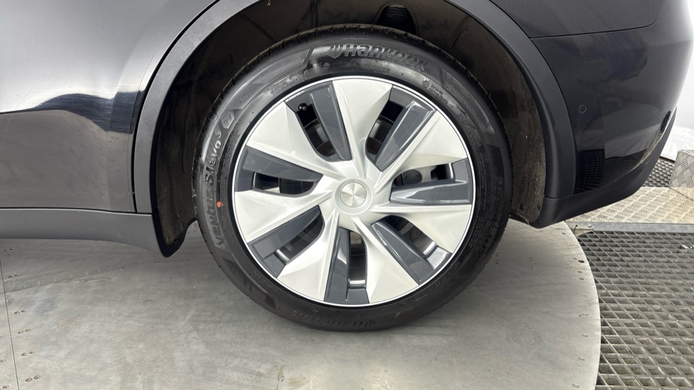 TESLA MODEL Y HATCHBACK Long Range AWD 5dr Auto