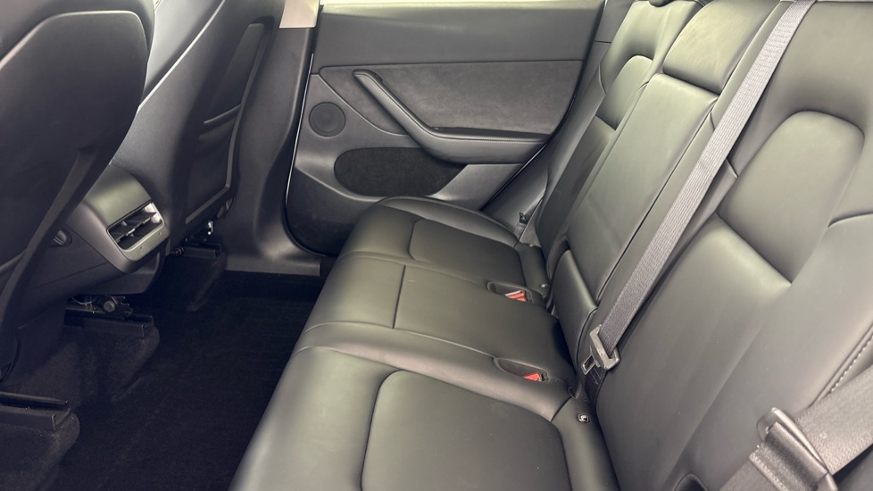 TESLA MODEL Y HATCHBACK RWD 5dr Auto