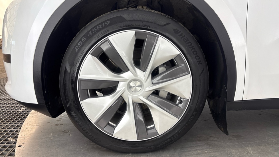 TESLA MODEL Y HATCHBACK RWD 5dr Auto