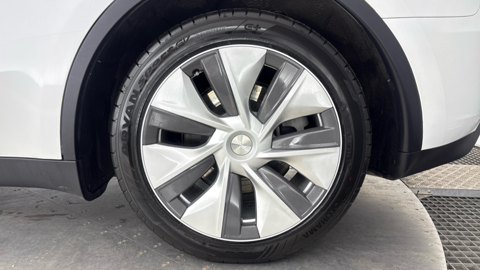 TESLA MODEL Y HATCHBACK RWD 5dr Auto