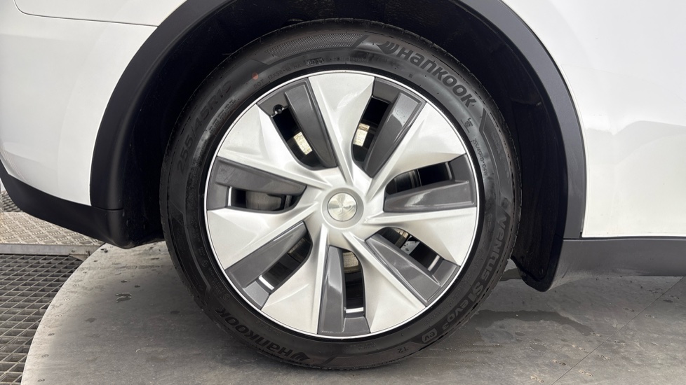TESLA MODEL Y HATCHBACK RWD 5dr Auto