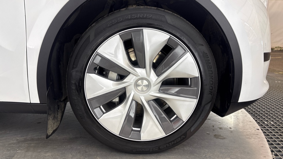 TESLA MODEL Y HATCHBACK RWD 5dr Auto