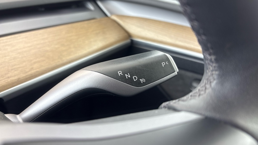 TESLA MODEL Y HATCHBACK RWD 5dr Auto