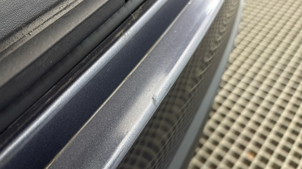 TESLA MODEL Y Scratches and chips