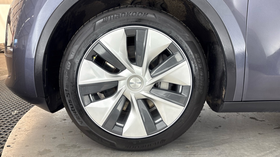 TESLA MODEL Y Image 17