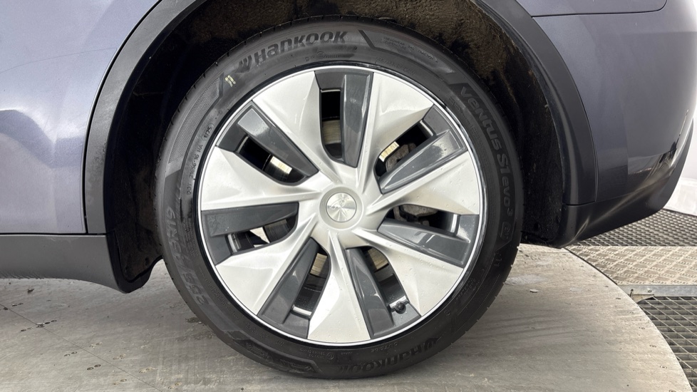 TESLA MODEL Y Image 18
