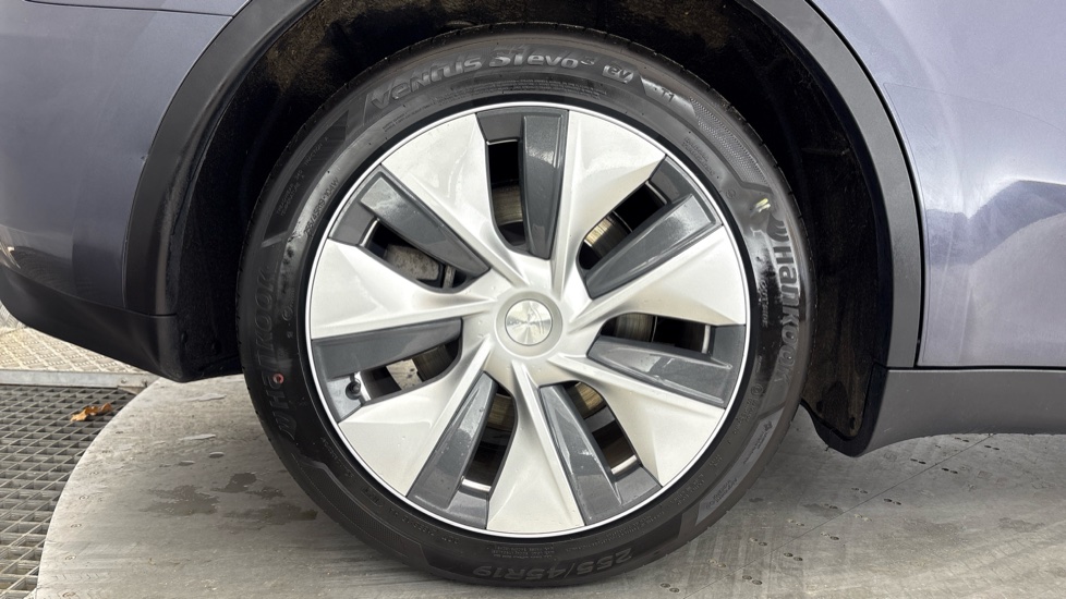 TESLA MODEL Y Image 19