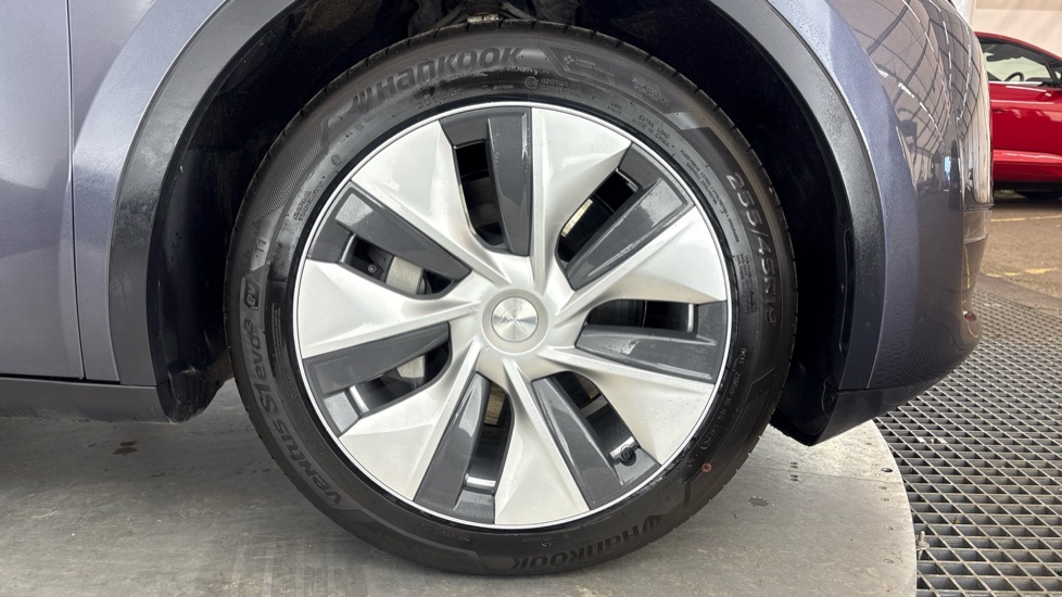 TESLA MODEL Y Image 20