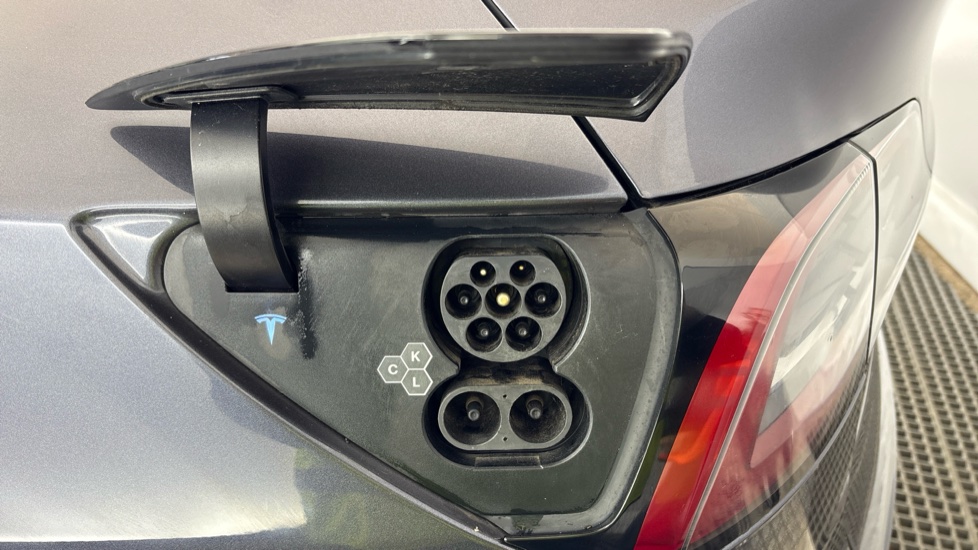TESLA MODEL Y Image 21