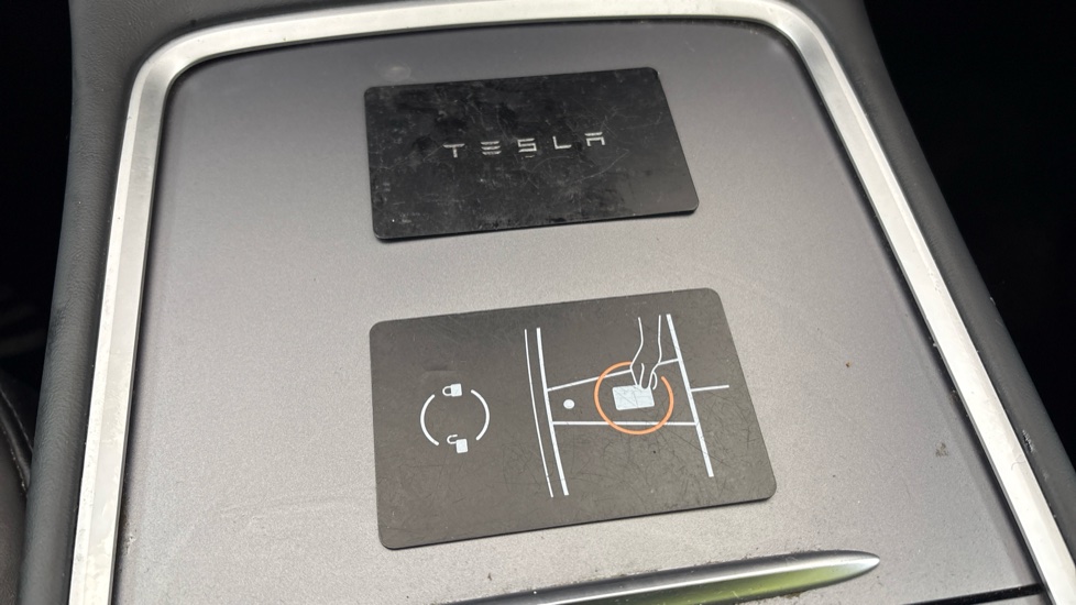 TESLA MODEL Y 2 keys available