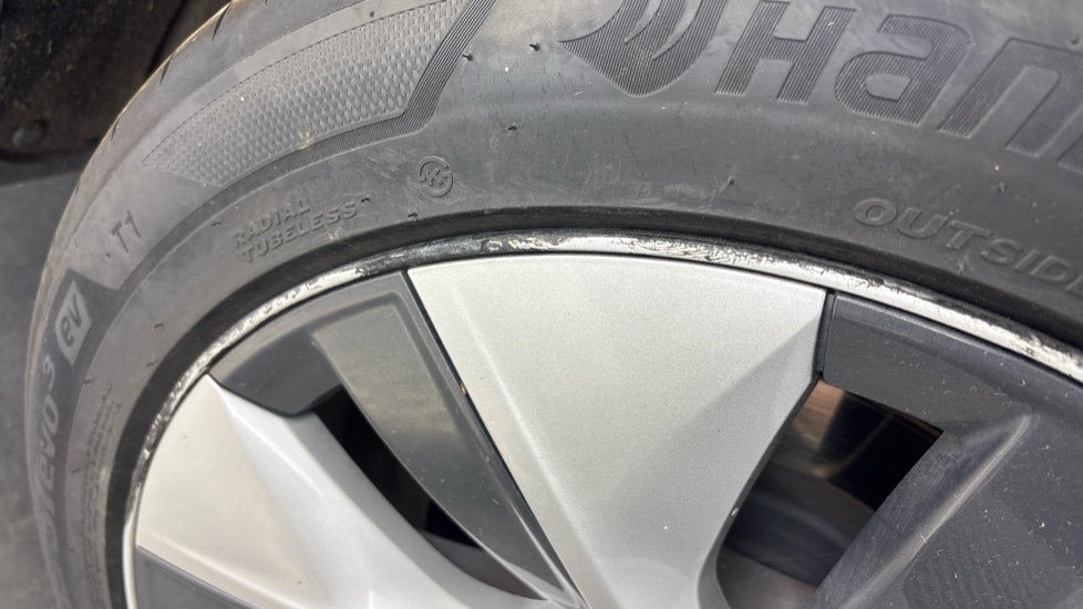 TESLA MODEL Y scuff