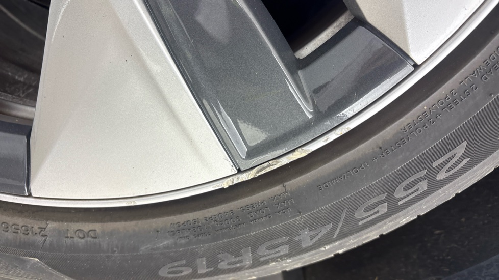 TESLA MODEL Y scuff