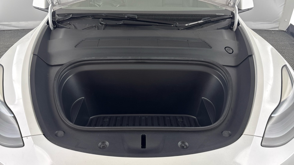 TESLA MODEL Y Image 16
