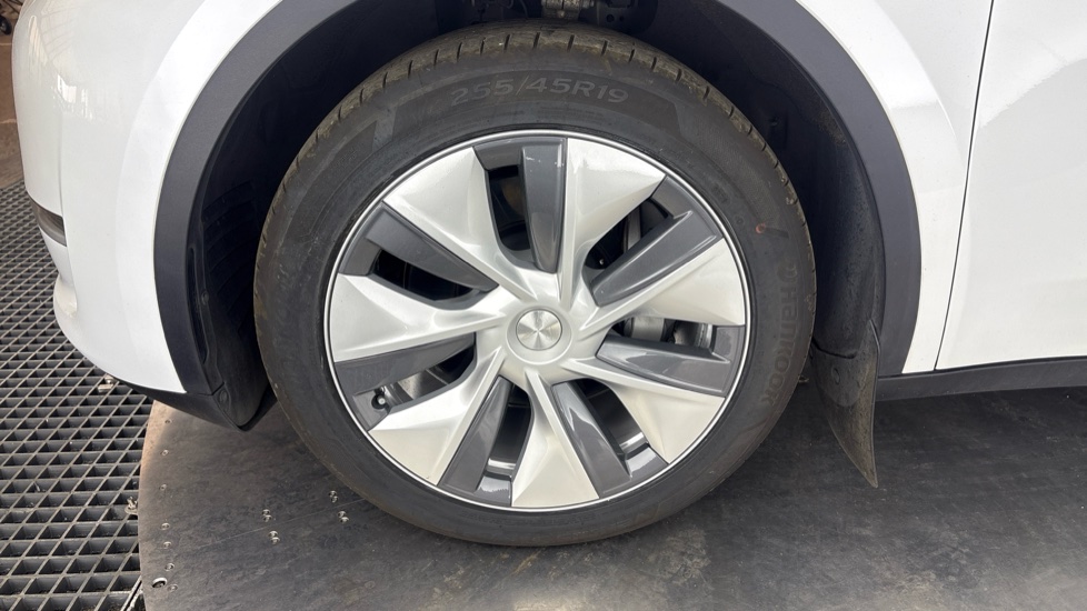 TESLA MODEL Y Image 17