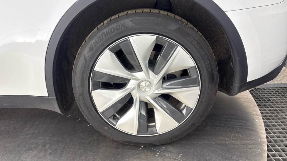 TESLA MODEL Y Image 18