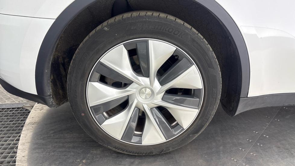 TESLA MODEL Y Image 19