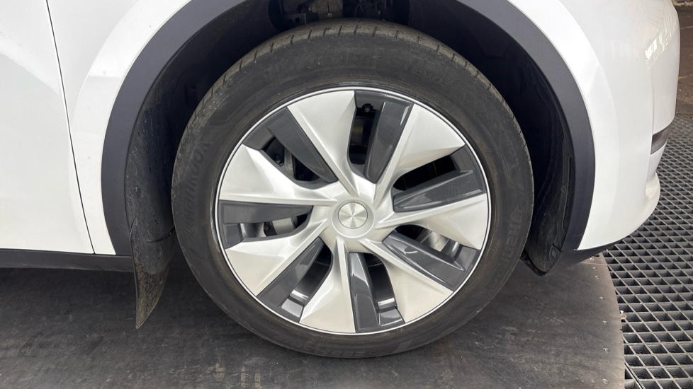 TESLA MODEL Y Image 20