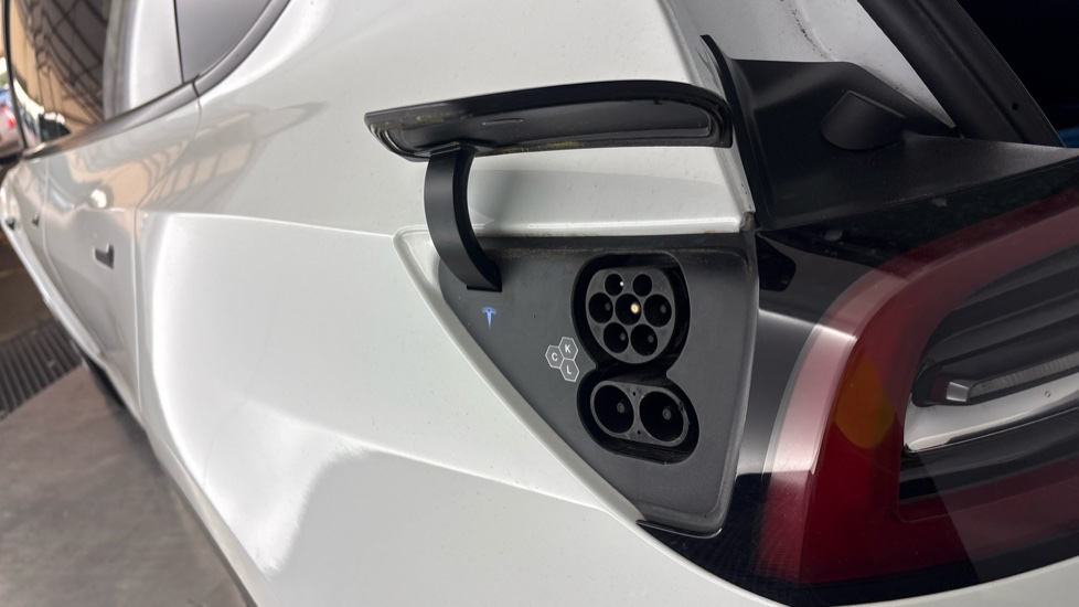 TESLA MODEL Y Image 21