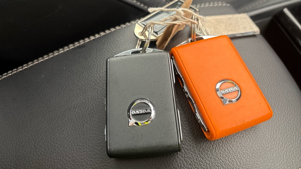 VOLVO XC40 two keys