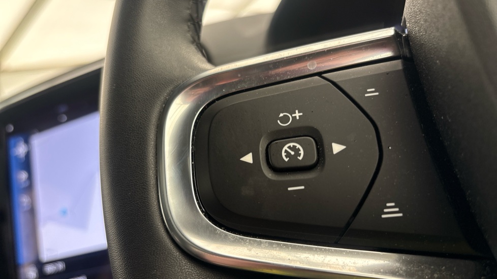 VOLVO XC40 cruise control