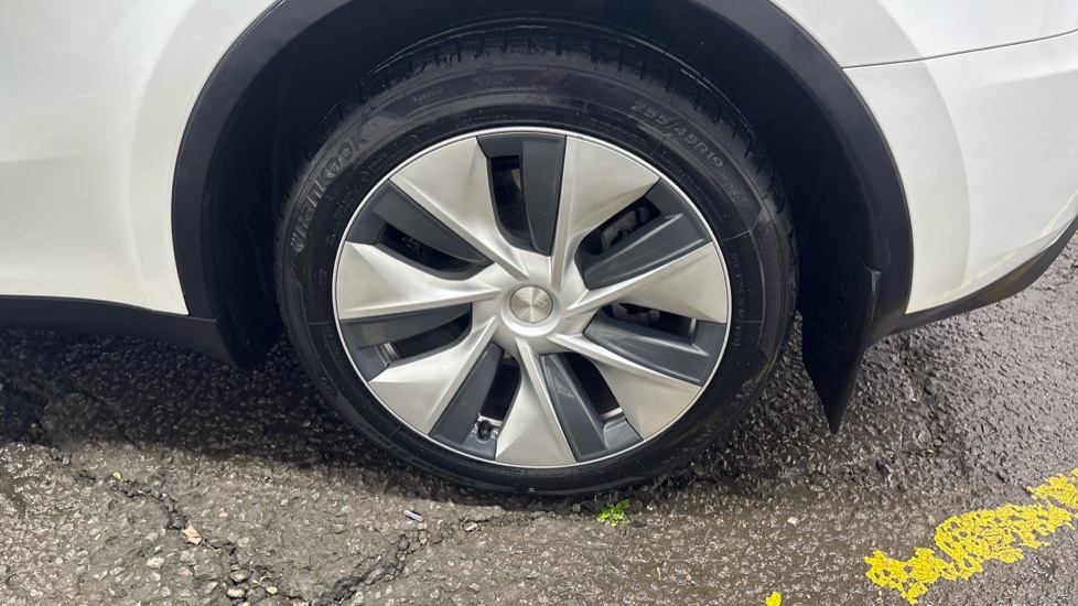 TESLA MODEL Y HATCHBACK Long Range AWD 5dr Auto