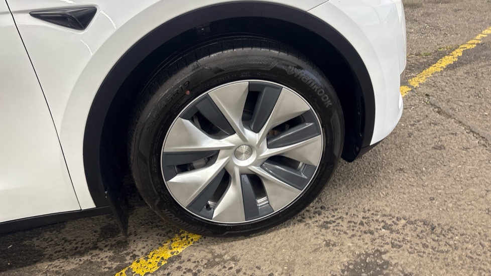 TESLA MODEL Y HATCHBACK Long Range AWD 5dr Auto