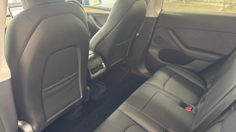 TESLA MODEL Y HATCHBACK RWD 5dr Auto