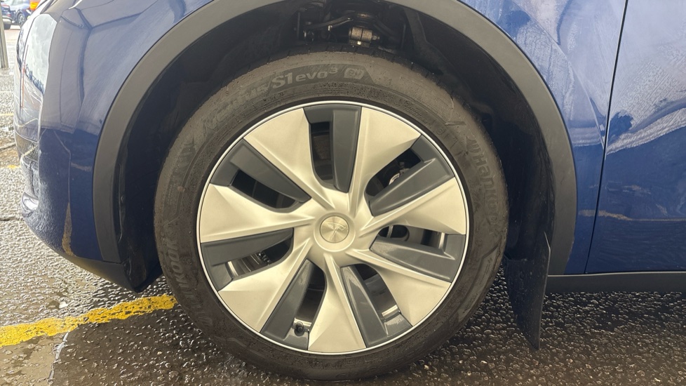 TESLA MODEL Y HATCHBACK RWD 5dr Auto