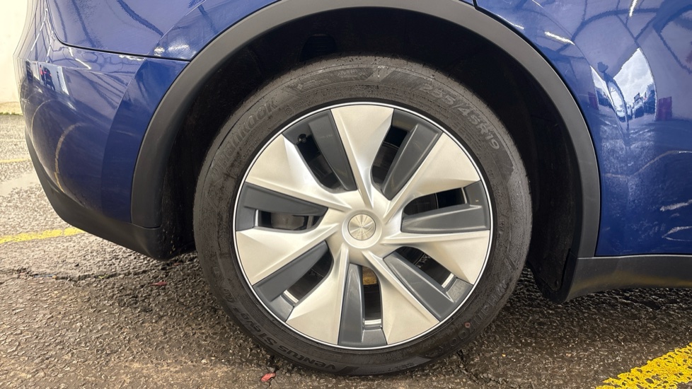 TESLA MODEL Y HATCHBACK RWD 5dr Auto