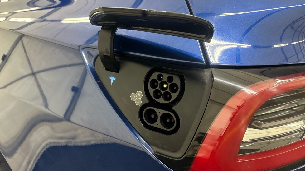 TESLA MODEL Y HATCHBACK RWD 5dr Auto