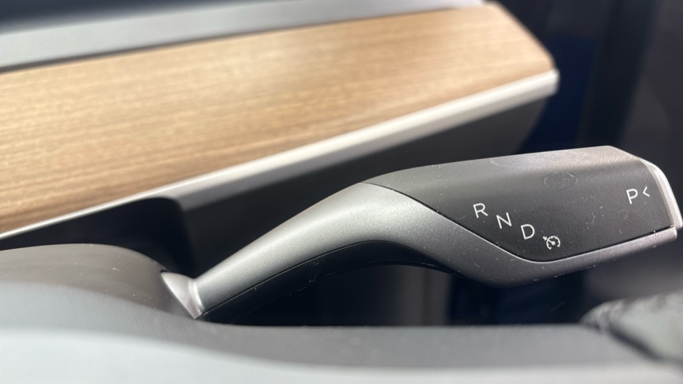 TESLA MODEL Y HATCHBACK RWD 5dr Auto