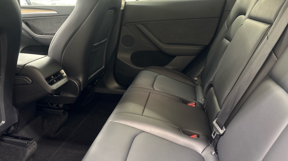 TESLA MODEL Y HATCHBACK RWD 5dr Auto