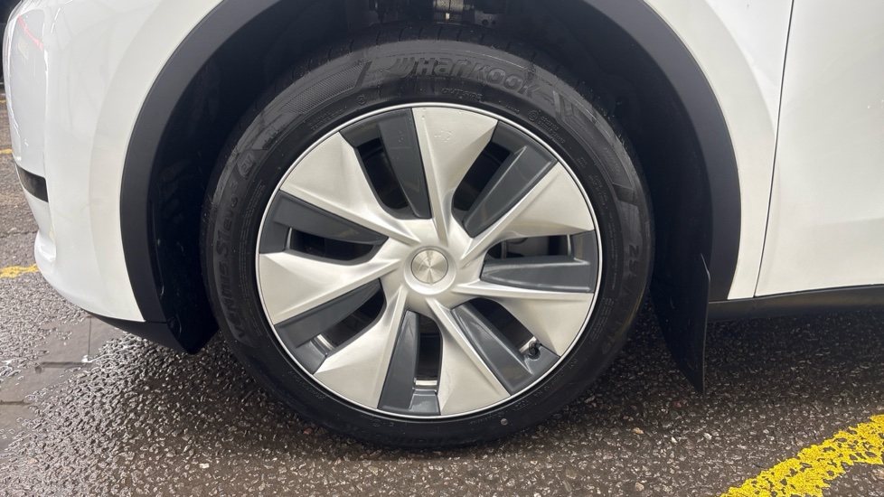 TESLA MODEL Y HATCHBACK RWD 5dr Auto