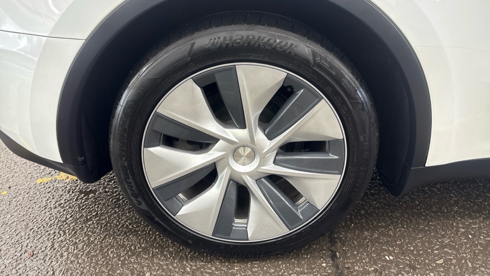 TESLA MODEL Y HATCHBACK RWD 5dr Auto