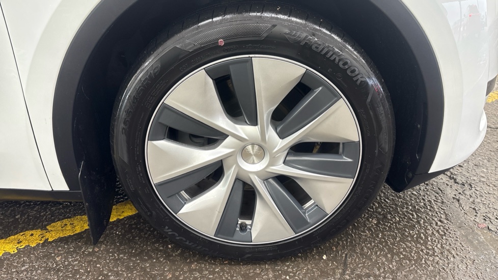 TESLA MODEL Y HATCHBACK RWD 5dr Auto